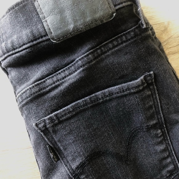 Levi’s Shaping Skinny Jeans- Mid Rise - Picture 3 of 3